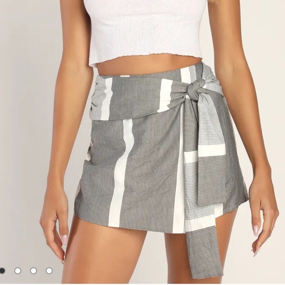 Lulus Pants - Lulu’s Adieu White and Grey Striped Tie-Front Skort